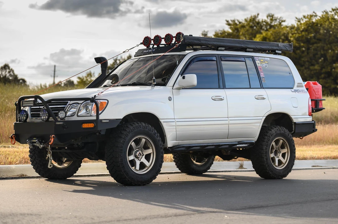 2000 Lexus LX 2nd Gen - Image 7 of 31