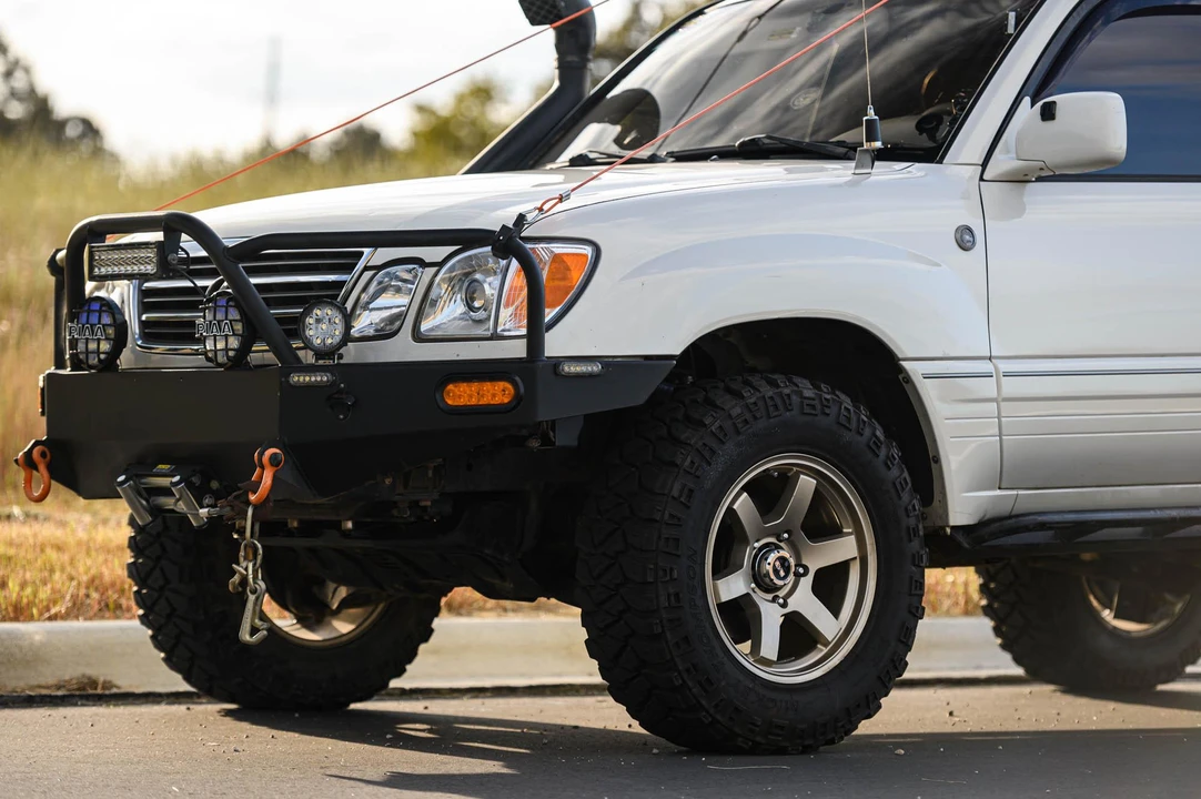 2000 Lexus LX 2nd Gen - Image 31 of 31