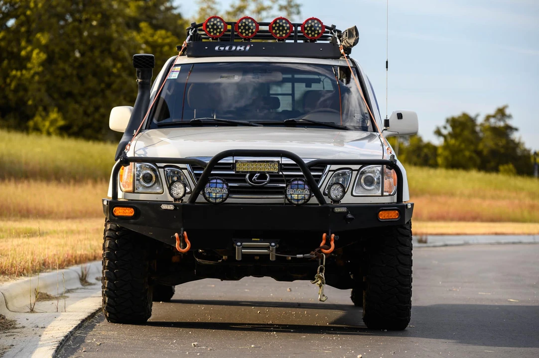 2000 Lexus LX 2nd Gen - Image 23 of 31