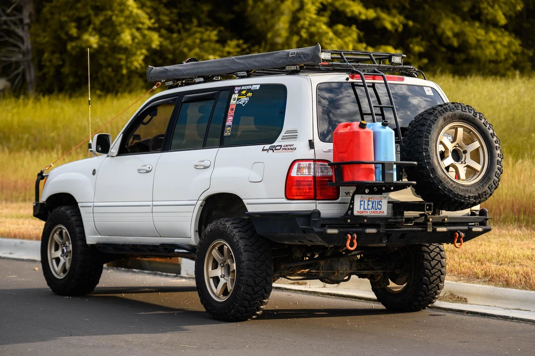 2000 Lexus LX 2nd Gen - Image 10 of 31