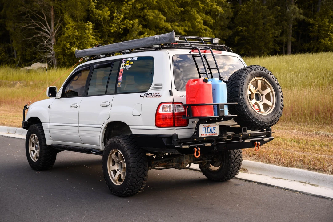 2000 Lexus LX 2nd Gen - Image 11 of 31