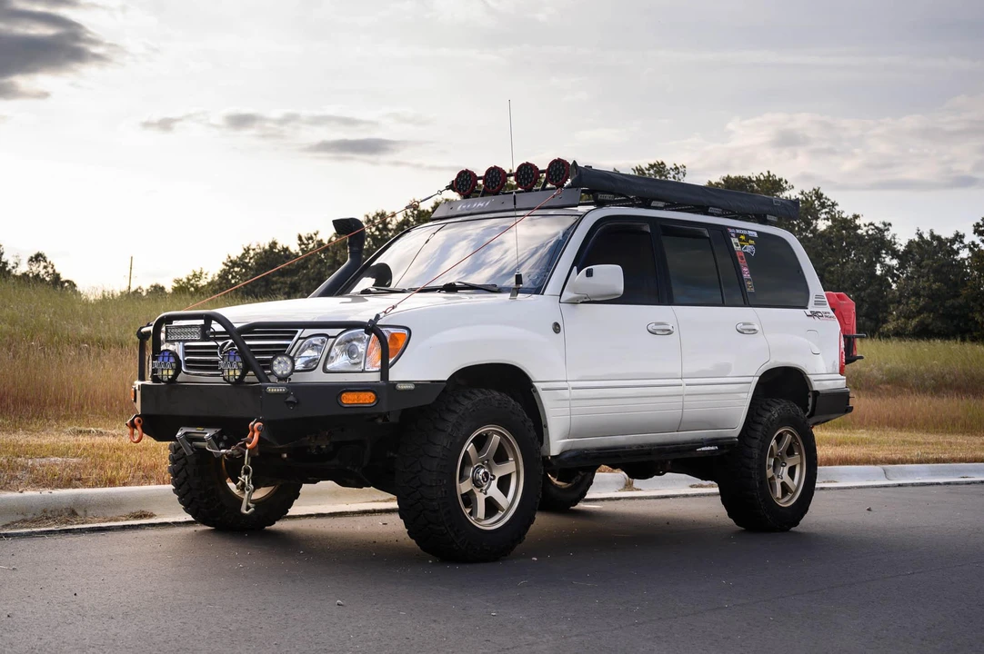 2000 Lexus LX 2nd Gen - Image 6 of 31