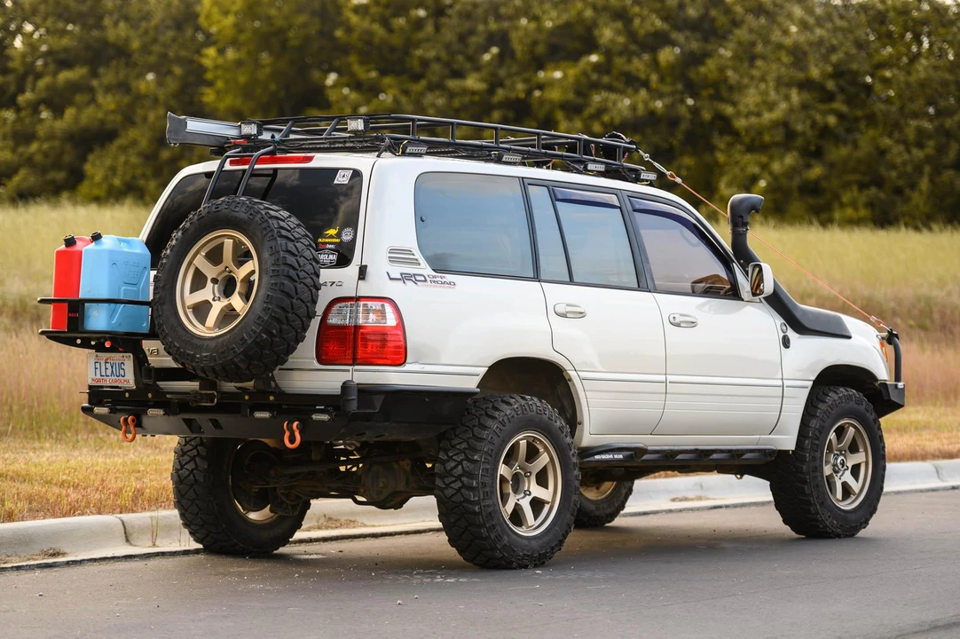 2000 Lexus LX 2nd Gen - Image 13 of 31