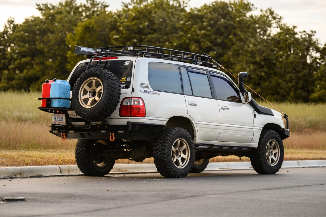 2000 Lexus LX 2nd Gen - Image 14 of 31