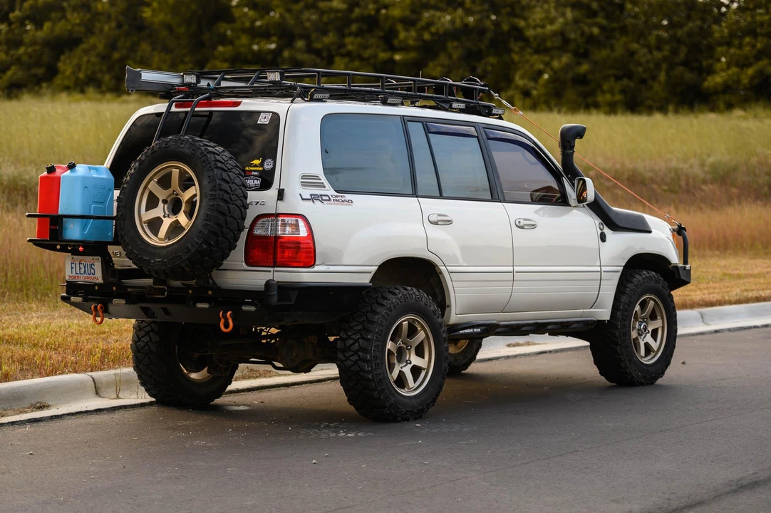 2000 Lexus LX 2nd Gen - Image 15 of 31