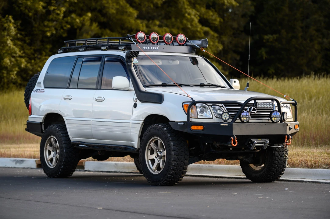 2000 Lexus LX 2nd Gen - Image 21 of 31