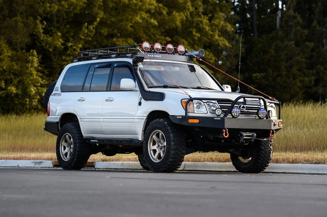 2000 Lexus LX 2nd Gen - Image 22 of 31