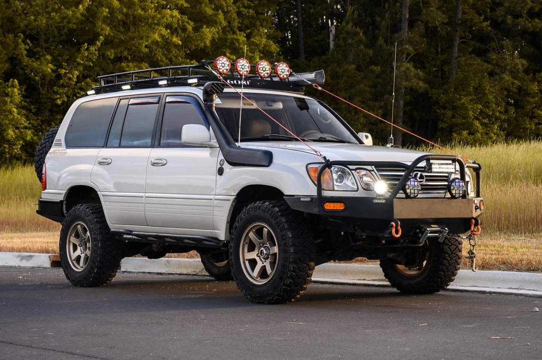 2000 Lexus LX 2nd Gen - Image 20 of 31