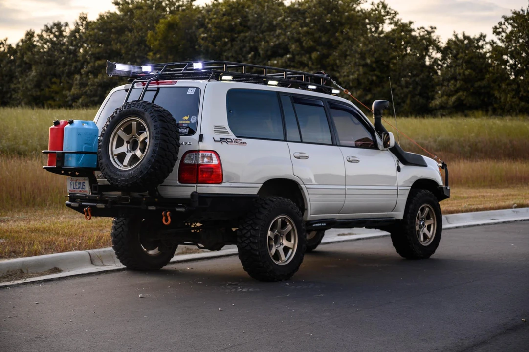 2000 Lexus LX 2nd Gen - Image 16 of 31
