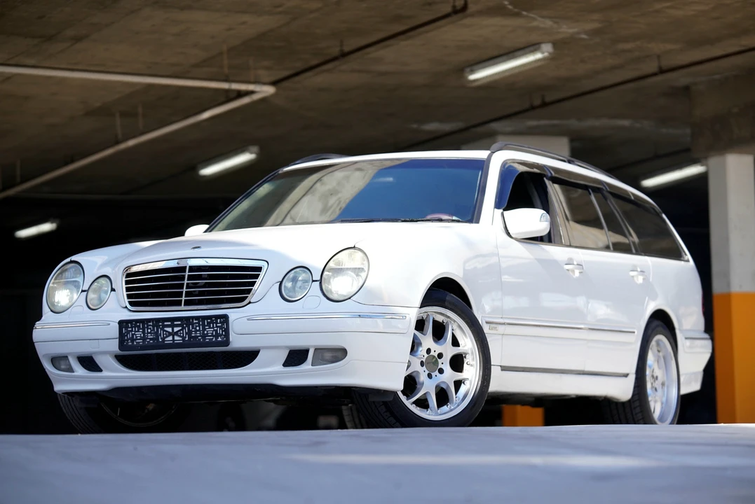 2000 Mercedes-Benz W210 E-Class - Image 26 of 31