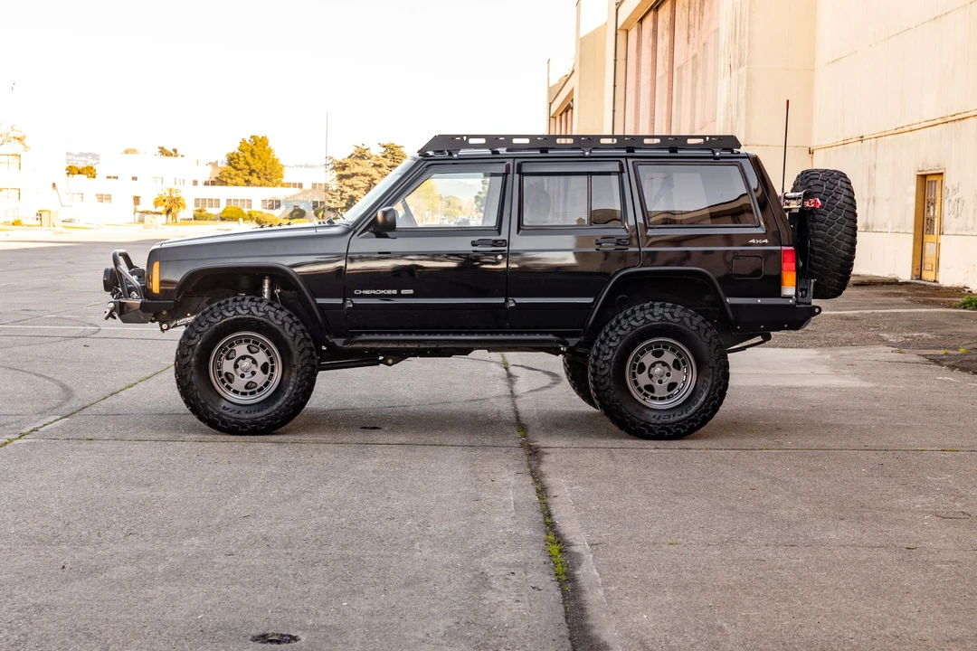 2001 Jeep XJ Cherokee - Image 3 of 31