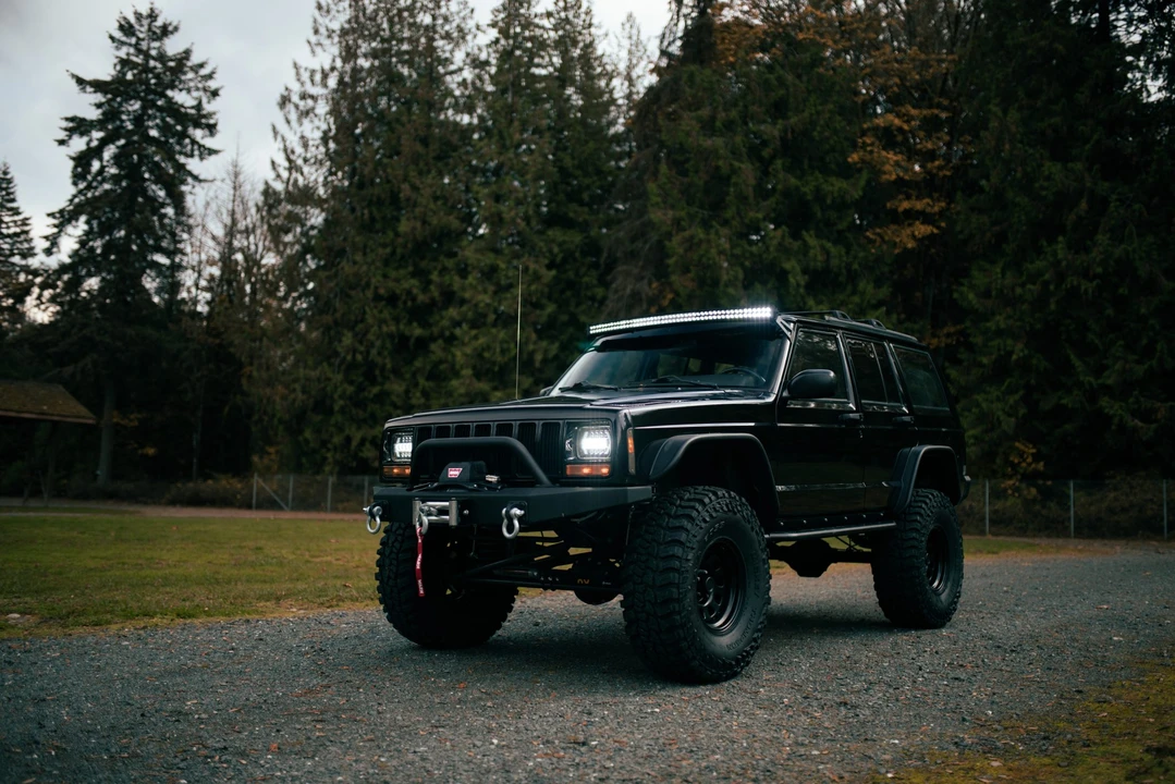 2001 Jeep XJ Cherokee - Image 2 of 31