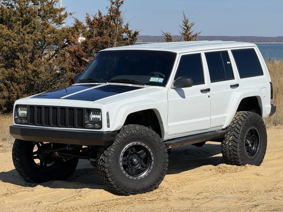 2001 Jeep XJ Cherokee - Image 2 of 31