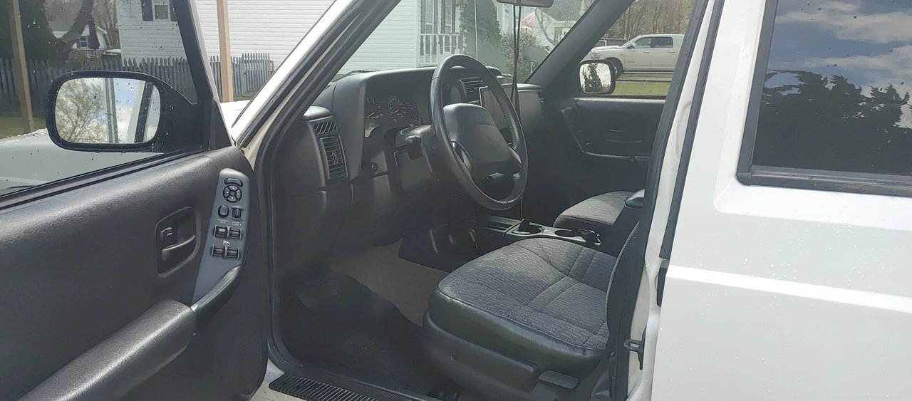 2001 Jeep XJ Cherokee - Image 28 of 31
