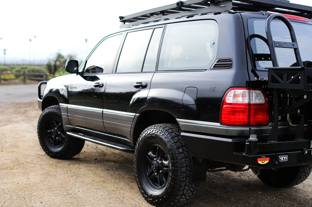 2001 Lexus LX 2nd Gen - Image 13 of 31