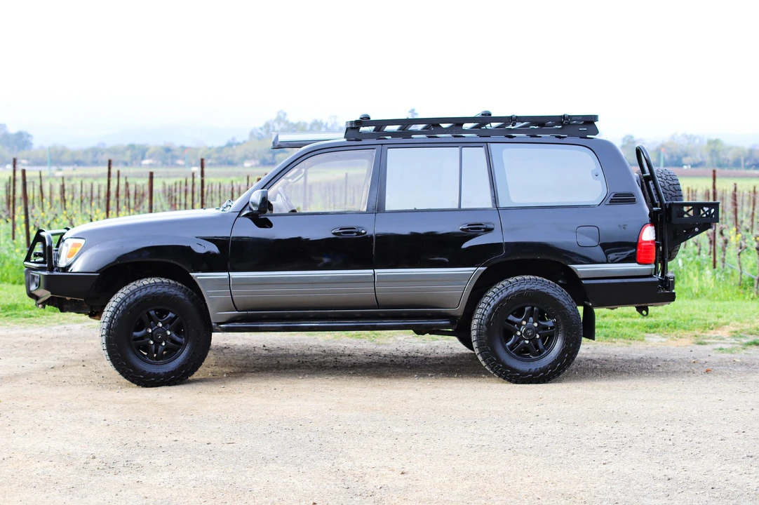 2001 Lexus LX 2nd Gen - Image 12 of 31