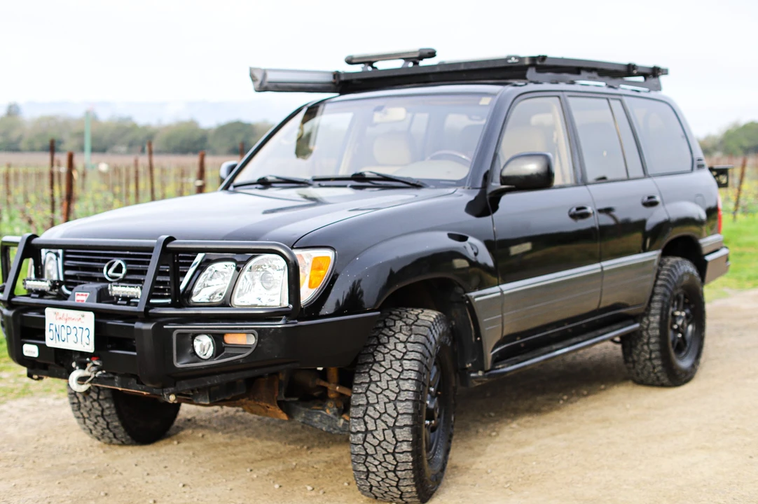 2001 Lexus LX 2nd Gen - Image 11 of 31