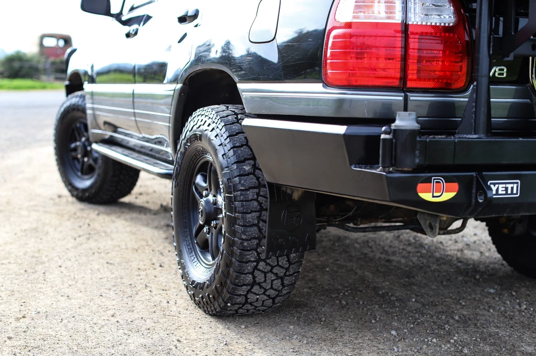 2001 Lexus LX 2nd Gen - Image 30 of 31