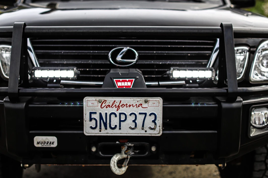 2001 Lexus LX 2nd Gen - Image 19 of 31