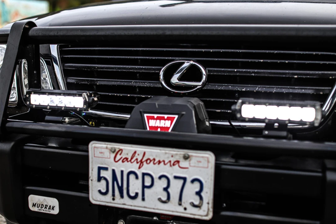 2001 Lexus LX 2nd Gen - Image 21 of 31