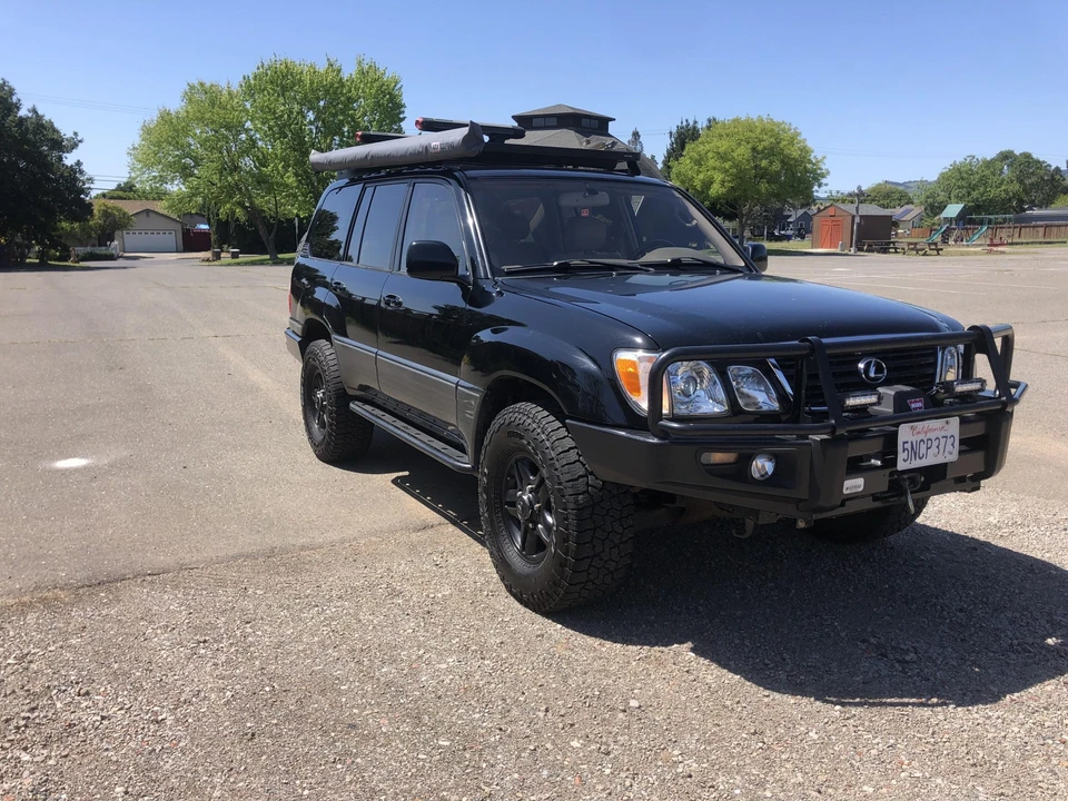 2001 Lexus LX 2nd Gen - Image 3 of 31