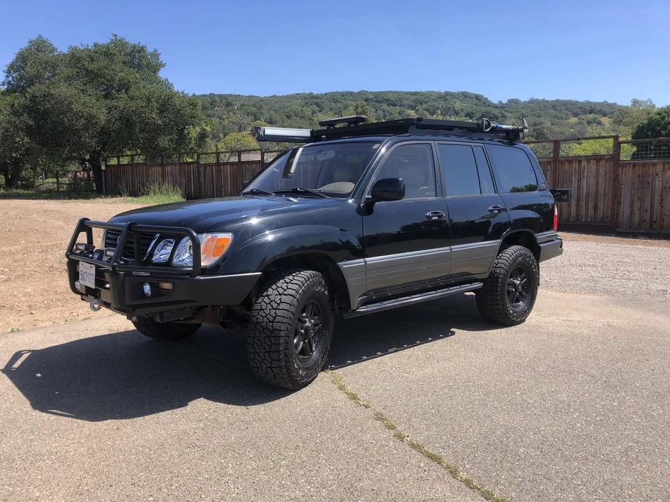 2001 Lexus LX 2nd Gen - Image 9 of 31