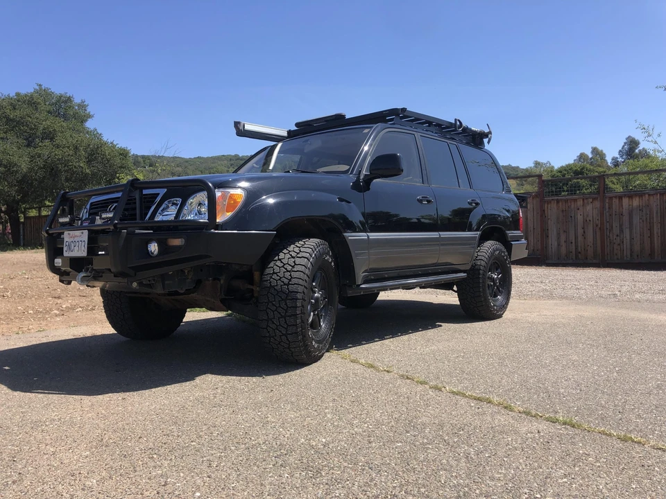 2001 Lexus LX 2nd Gen - Image 10 of 31
