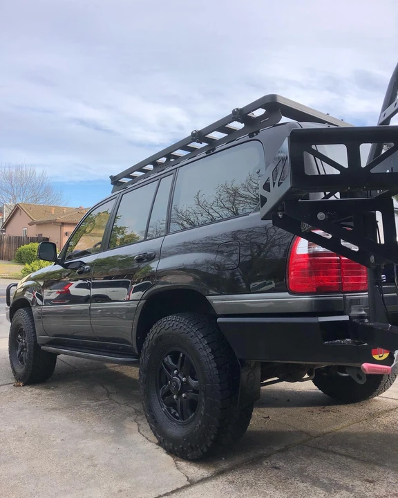 2001 Lexus LX 2nd Gen - Image 26 of 31