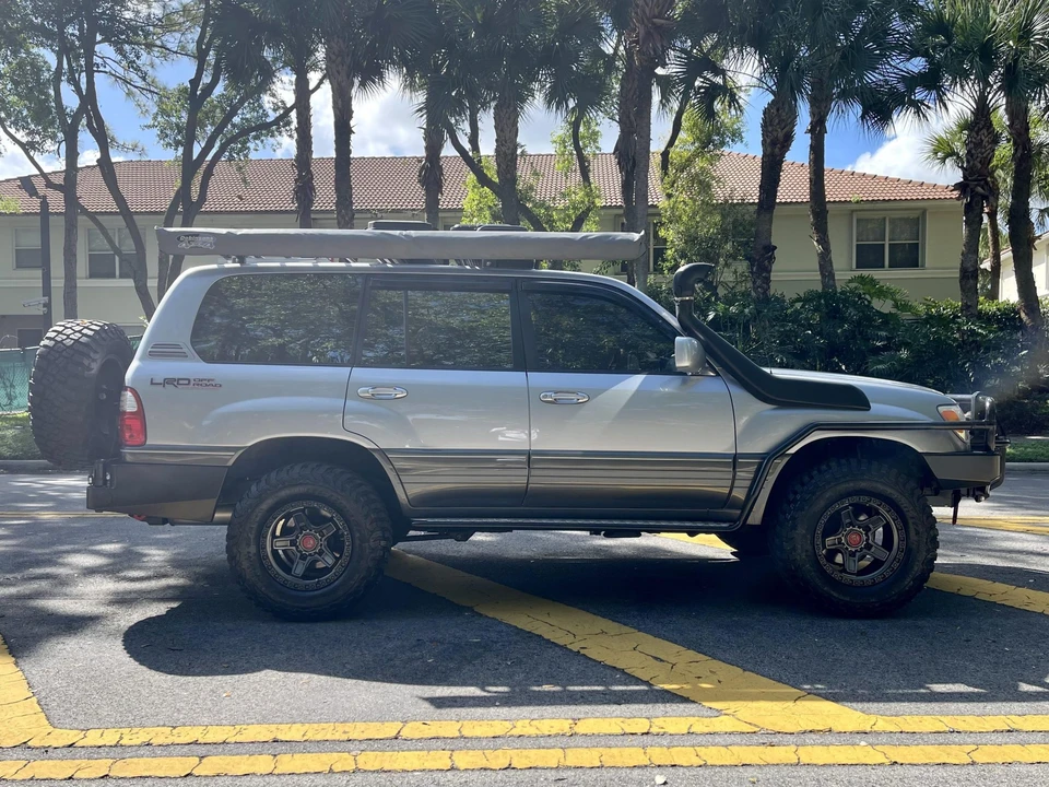 2002 Lexus LX 2nd Gen - Image 14 of 31