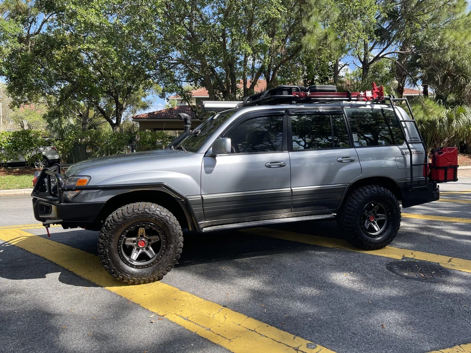 2002 Lexus LX 2nd Gen - Image 6 of 31