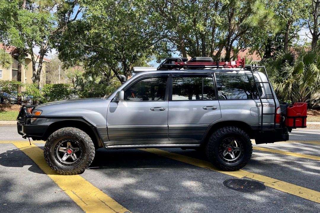 2002 Lexus LX 2nd Gen - Image 7 of 31
