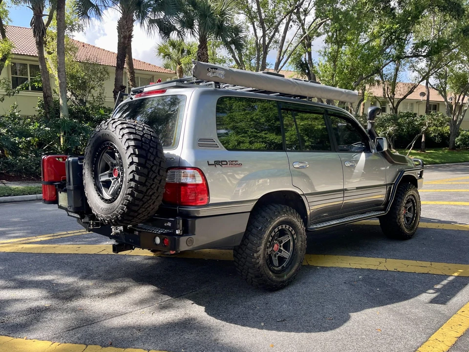 2002 Lexus LX 2nd Gen - Image 11 of 31