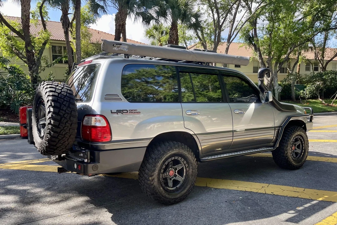 2002 Lexus LX 2nd Gen - Image 12 of 31