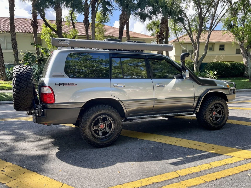 2002 Lexus LX 2nd Gen - Image 13 of 31