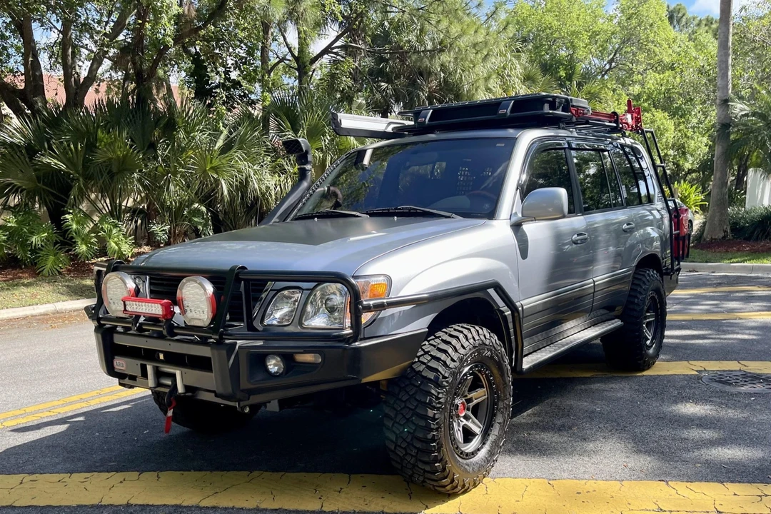 2002 Lexus LX 2nd Gen - Image 4 of 31