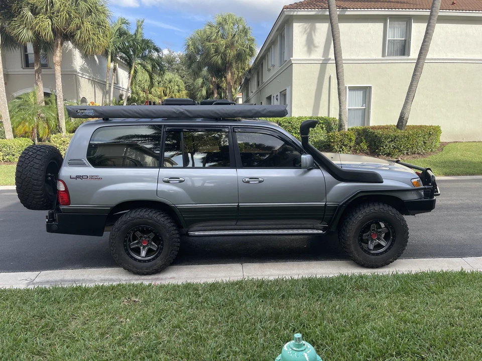 2002 Lexus LX 2nd Gen - Image 23 of 31