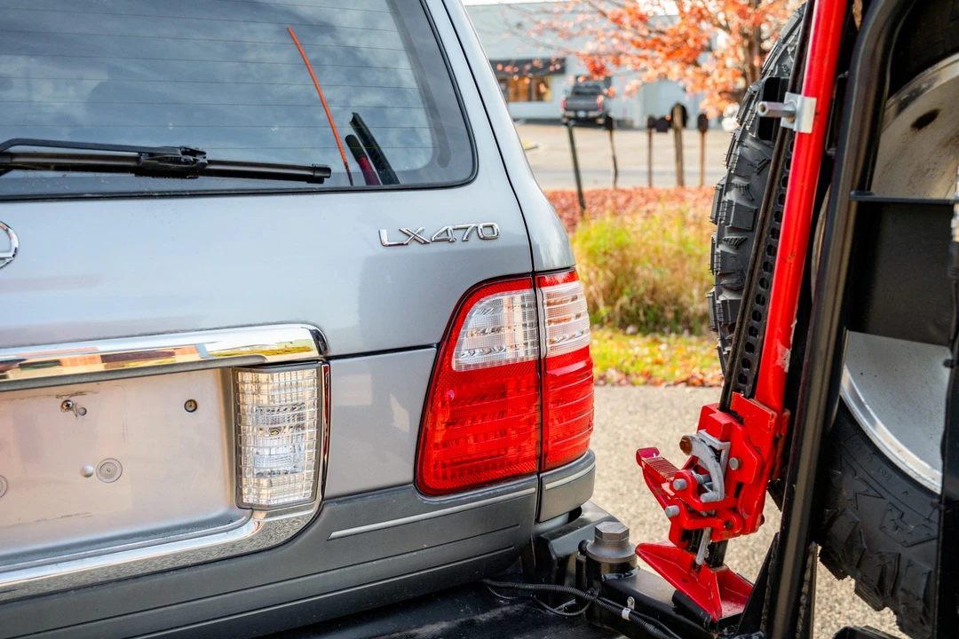 2003 Lexus LX 2nd Gen - Image 18 of 31
