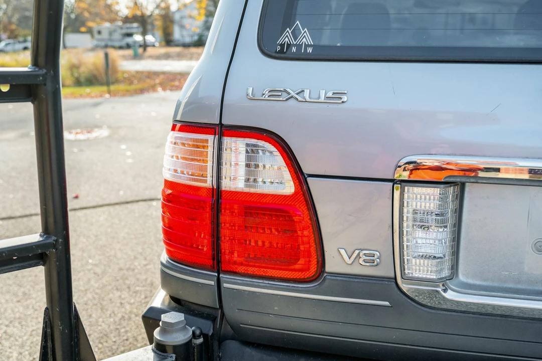 2003 Lexus LX 2nd Gen - Image 17 of 31