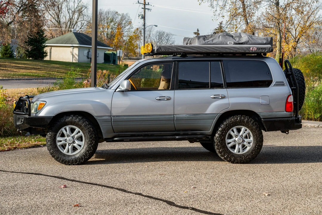 2003 Lexus LX 2nd Gen - Image 9 of 31