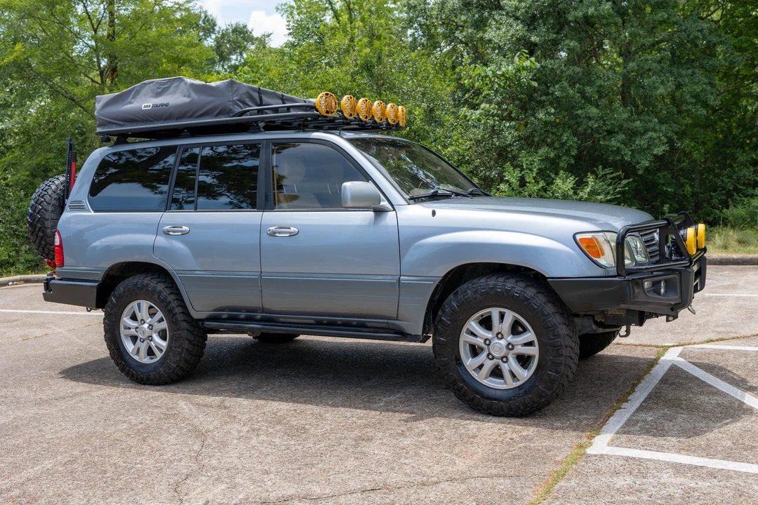 2003 Lexus LX 2nd Gen - Image 11 of 31