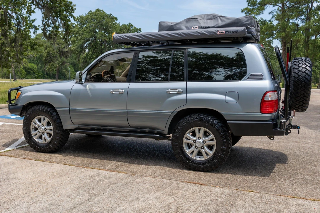 2003 Lexus LX 2nd Gen - Image 28 of 31