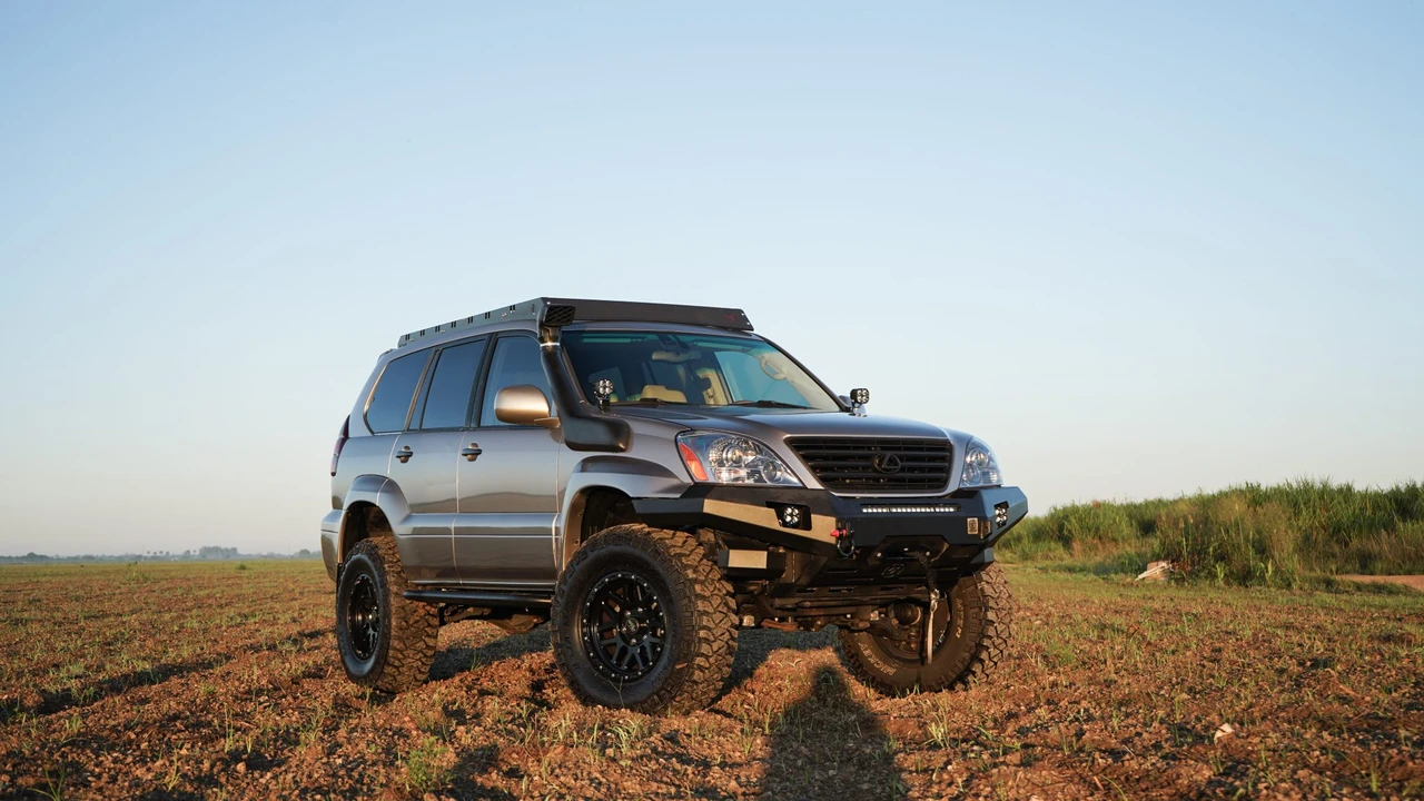 2004 Lexus GX 1st Gen - Image 15 of 31
