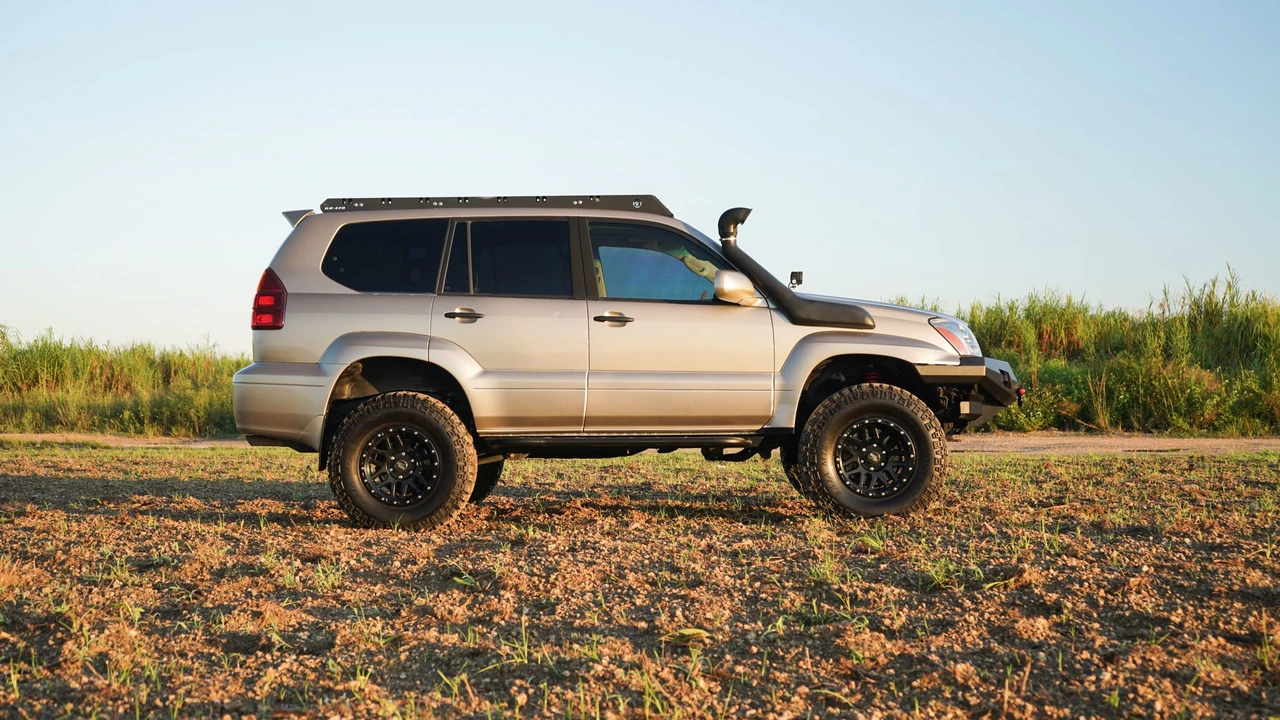 2004 Lexus GX 1st Gen - Image 21 of 31