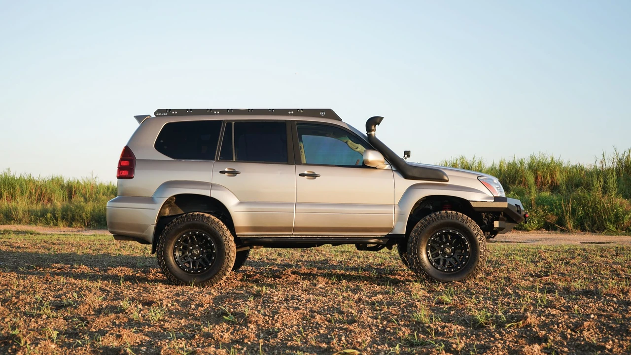 2004 Lexus GX 1st Gen - Image 19 of 31