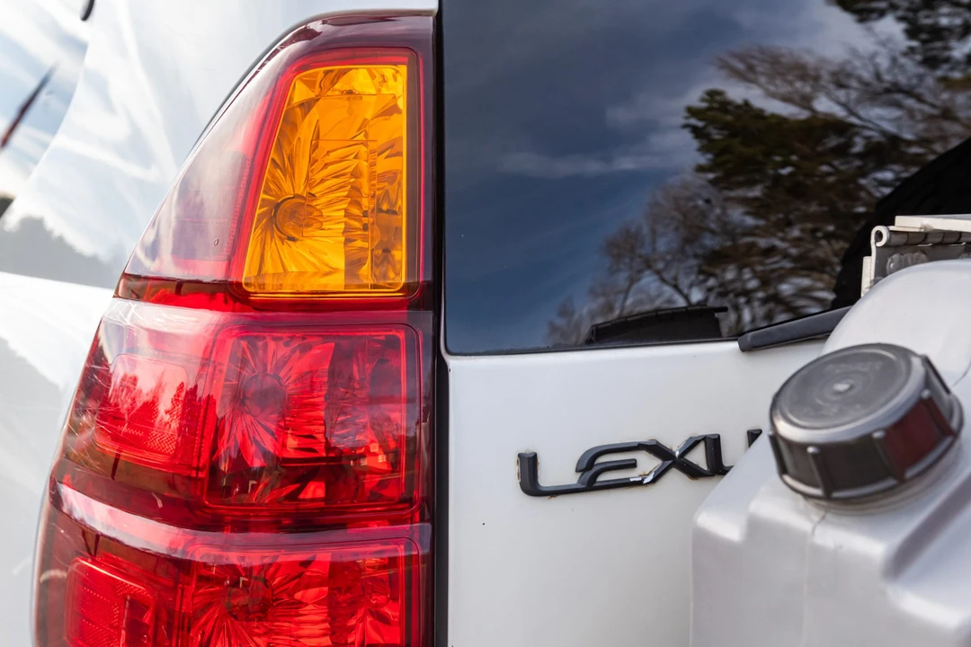 2004 Lexus GX 1st Gen - Image 25 of 31