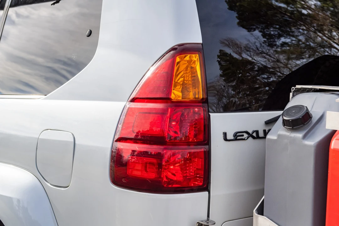2004 Lexus GX 1st Gen - Image 23 of 31