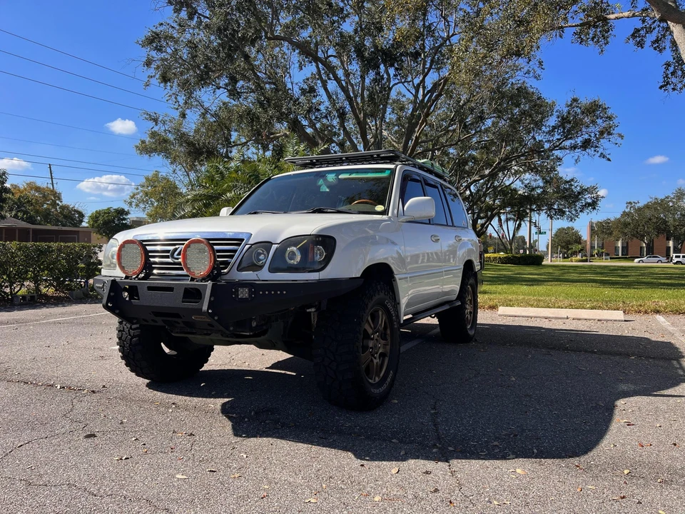 2004 Lexus LX 2nd Gen - Image 5 of 31