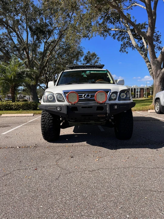 2004 Lexus LX 2nd Gen - Image 3 of 31