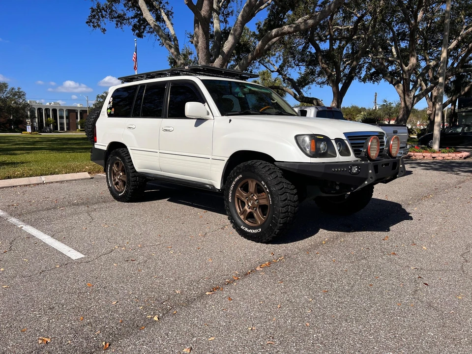 2004 Lexus LX 2nd Gen - Image 18 of 31