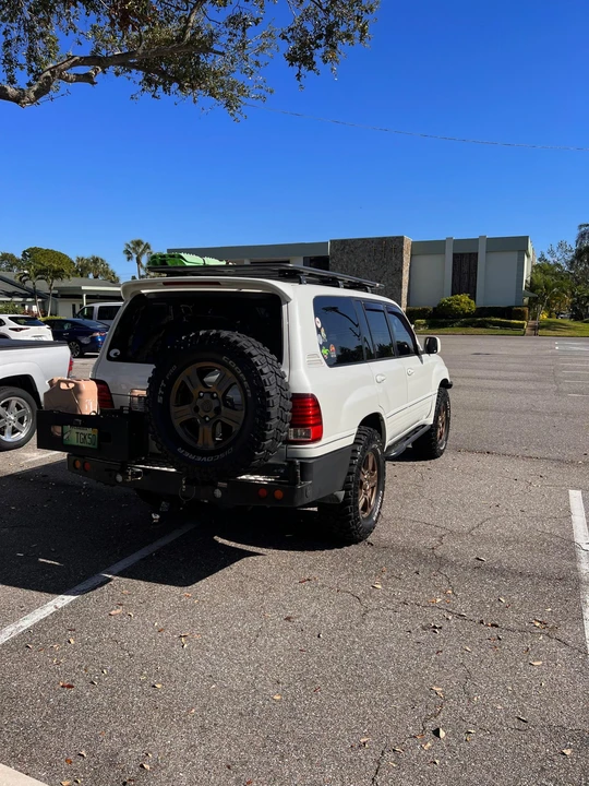2004 Lexus LX 2nd Gen - Image 14 of 31